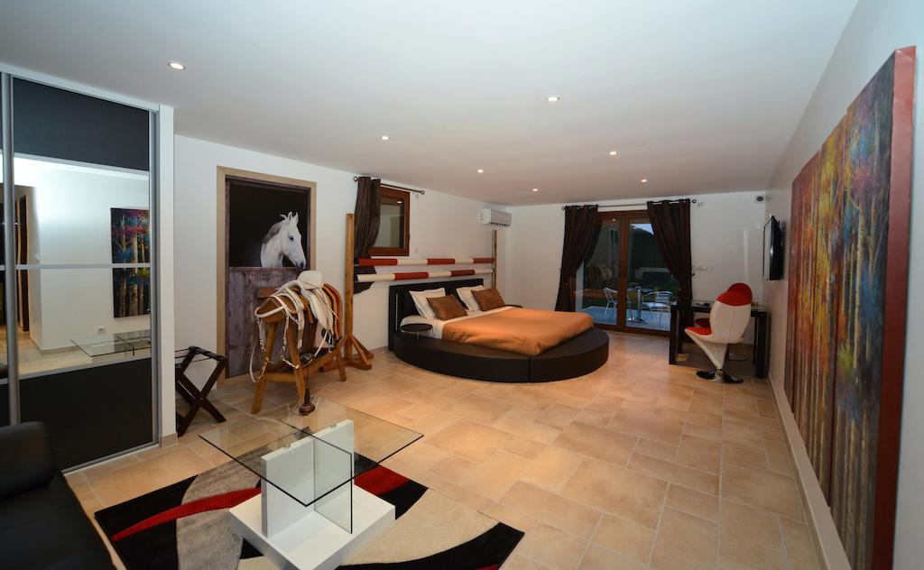 Bed and Breakfast Domaine de la Garde Vonnas Habitación foto